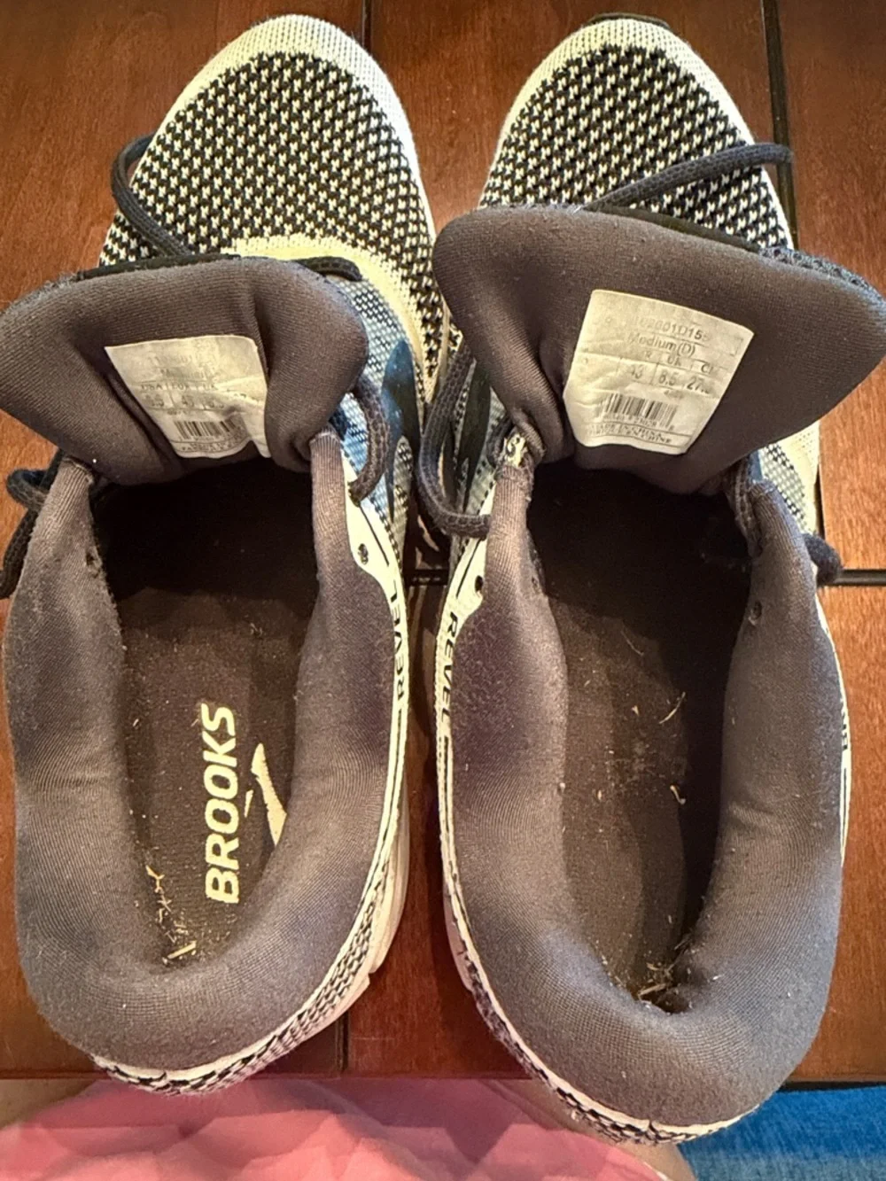 Brooks Woman’s Black and White Knit Athletic Running Shoes/Oreo